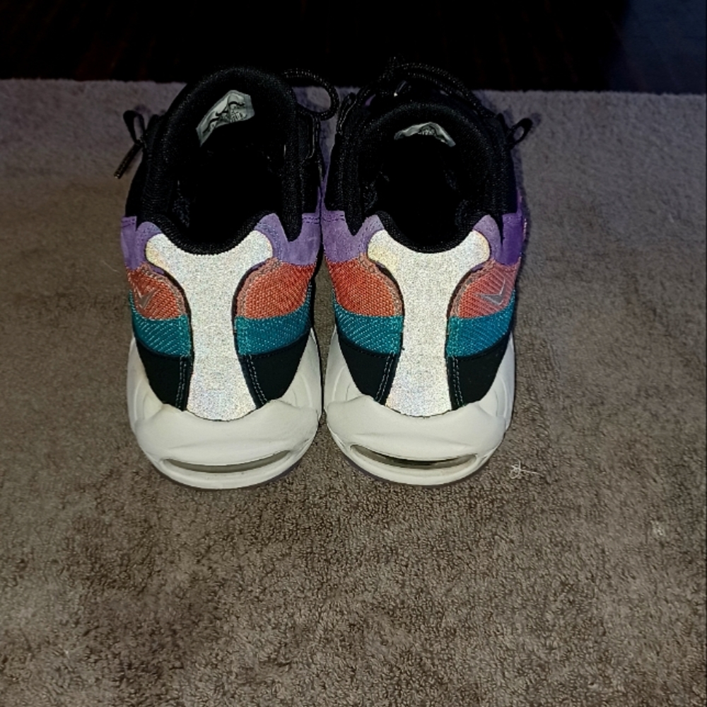 Nike's - Picture 4 of 5